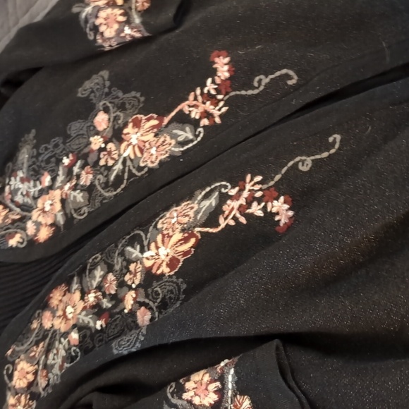 Sweater - Picture 4 of 6